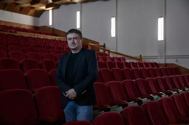 Apelul regizorului Cristian Mungiu pentru ca oamenii să revină la cinema: „Acasă vezi filmul, dar nu discuți cu nimeni, stai la tine pe canapea, dai cinci mesaje”