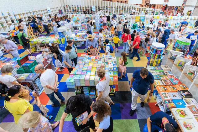 Editurile au remarcat mai mulți copii și tineri prezenți. Au vândut mai multe cărți, chiar dacă s-au scumpit. Surprizele Bookfest 2022