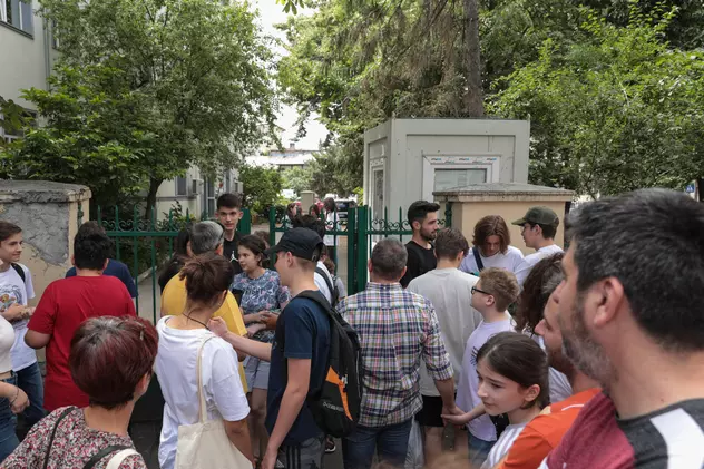 Vor să plece din țară din cauza Evaluării Naționale: „Suntem în anul în care ne hotărâm dacă intrăm în nebunia meditațiilor sau ne facem bagajele”