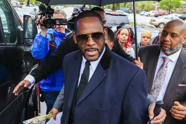 Rapperul R. Kelly a fost condamnat la 30 de ani de închisoare pentru abuzuri sexuale sistematice