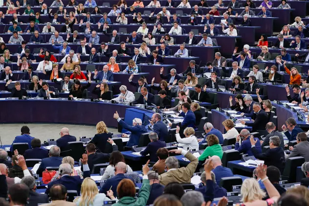 Parlamentul European, reacție rapidă în scandalul celor 10% din salariu pe care USR îi ia de la europarlamentari