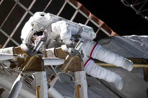 NASA va schimba costumele vechi de cosmonaut, pentru următoarea misiune în spațiu. Prima femeie și prima persoană de culoare ar putea ajunge pe Lună în 2025