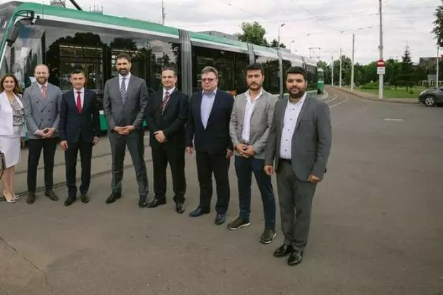 Directorii transportului public din Iași și-au dat prime de 180.000 de euro, deși compania supraviețuiește din subvenții