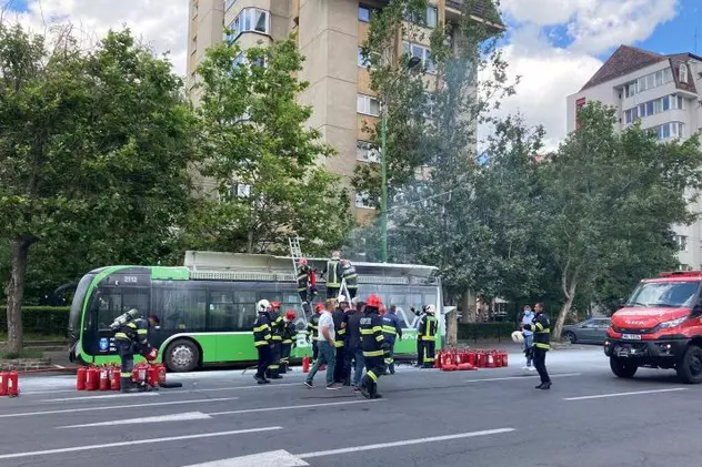 Toate autobuzele electrice din Braşov au fost retrase din trafic, după ce un mijloc de transport a luat foc pe traseu