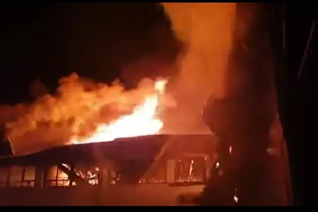 VIDEO. Incendiu puternic la o fabrică de mobilă din  Prahova