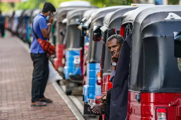 Confruntată cu cea mai gravă criză economică, Sri Lanka a interzis vânzarea de combustibil pentru populație