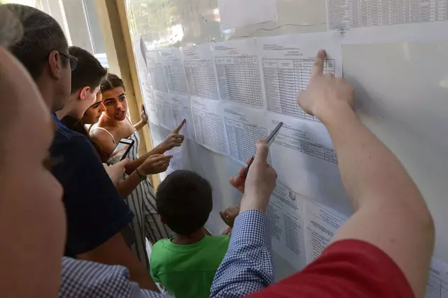 Rezultate BAC 2022 s-au afișat pe edu.ro. Elevii își folosesc codul primit de la școală ca să-și afle notele