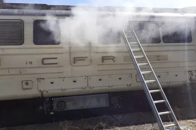 Tren al CFR Călători evacuat după ce locomotiva a luat foc în mers pe Valea Oltului
