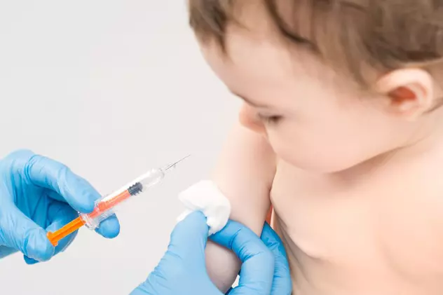 Specialiștii americani recomandă vaccinarea anti-COVID a copiilor de peste șase luni cu serurile Pfizer și Moderna