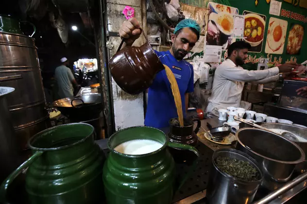 Pakistanul își îndeamnă cetățenii să bea mai puțin ceai, pentru a susține economia, slăbită de criza financiară