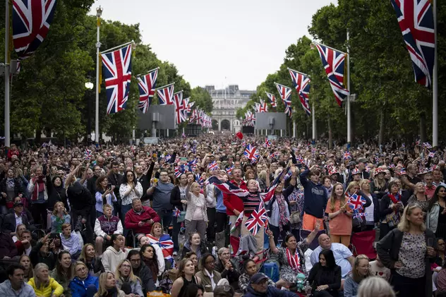 Cum au petrecut britanicii Jubileul de Platină al reginei Elisabeta a II-a - parade, petreceri stradale și curse de câini Corgi
