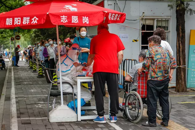 Un bar nonstop din Beijing, în centrul celui mai recent focar: milioane de persoane testate, mii izolate