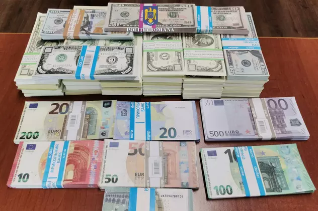 Aproape trei milioane de dolari falși, găsiți în Suceava. Trei tineri, acuzați că încercau să pună banii în circulație