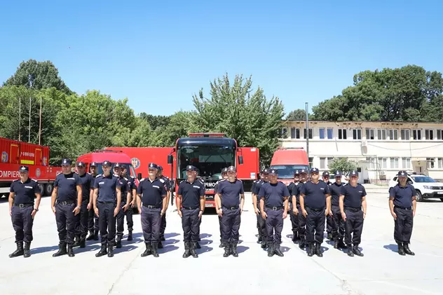 A doua serie de pompieri români a plecat în Grecia, să ajute în lupta cu incendiile
