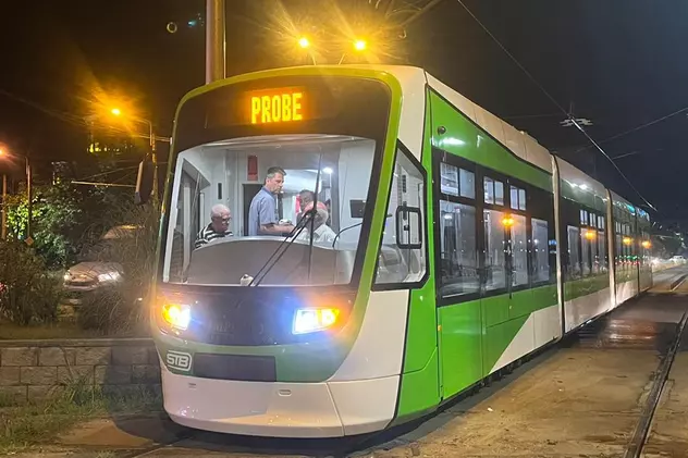 Primul tramvai cumpărat de la Astra Arad, scos în probe, în București. Pe ce traseu a mers