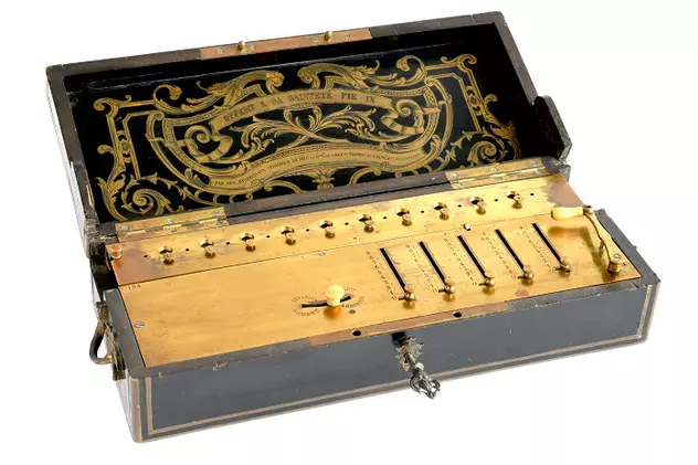 Așa arăta calculatorul Papei Pius al IX-lea. Suma cu care a fost achiziționată piesa construită la mijlocul secolului al XIX-lea