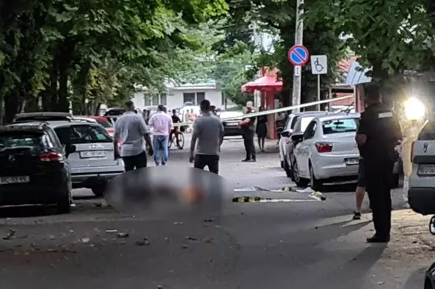 Șoferul unei dube a coborât de la volan și l-a lovit mortal pe un alt șofer care-i zgâriase oglinda, în trafic, în Bacău