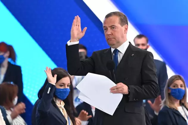 Fostul președinte rus Dmitri Medvedev amenință cu arma nucleară lumea întreagă. Cu o condiție