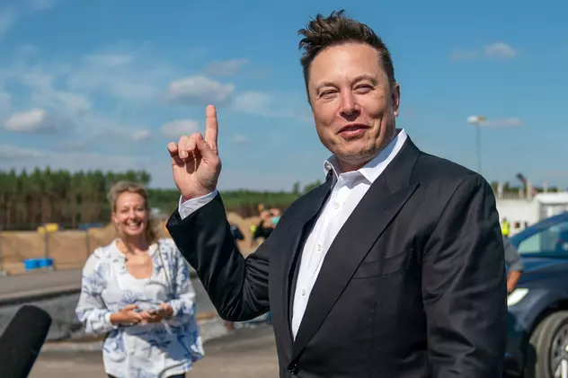 Elon Musk ridiculizează Twitter, după ce compania l-a amenințat că-l dă în judecată. Ce mesaj a postat