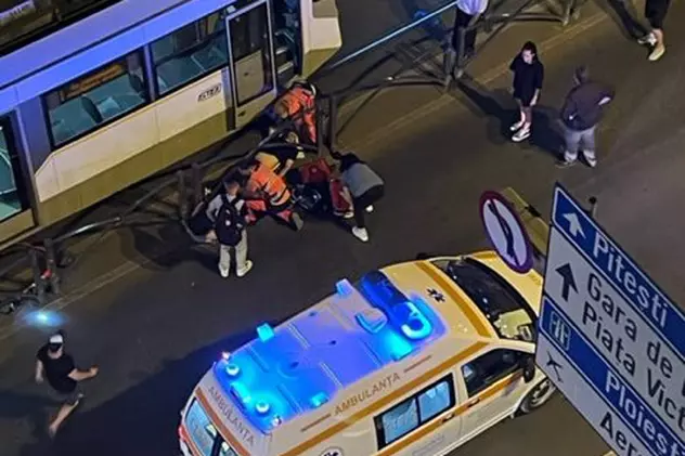 Un bărbat care circula cu trotineta, lovit de tramvai în zona Ștefan cel Mare. Martor: „Mergea șmecherește pe șine”