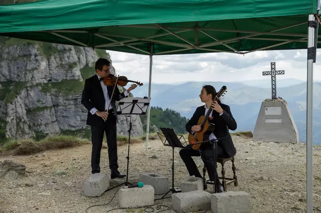 REPORTAJ la 2.025 de metri altitudine. Violonistul Alexandru Tomescu a dus Stradivariusul în Bucegi, în ultimul concert „Paganini Magic”
