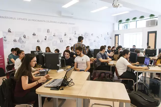 Cum vor să atragă studenți universitățile din Iași: fără examene de admitere și regula „plătești o taxă, te înscrii la câte specializări vrei”