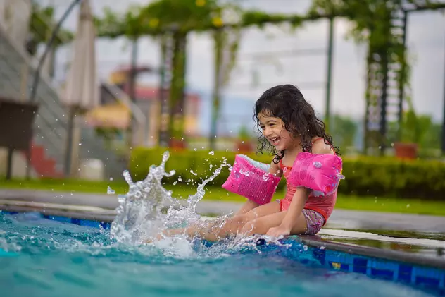 5 sfaturi pentru ca copiii să se bucure de piscină în siguranță