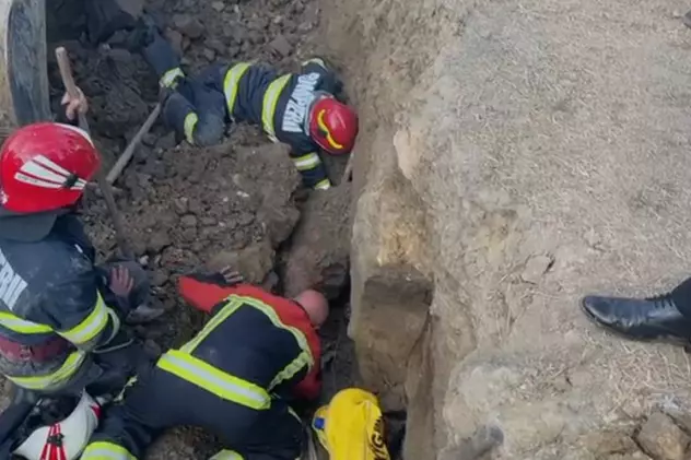 Doi muncitori au fost prinși sub un mal de pământ, în Constanța. Unul dintre ei a murit
