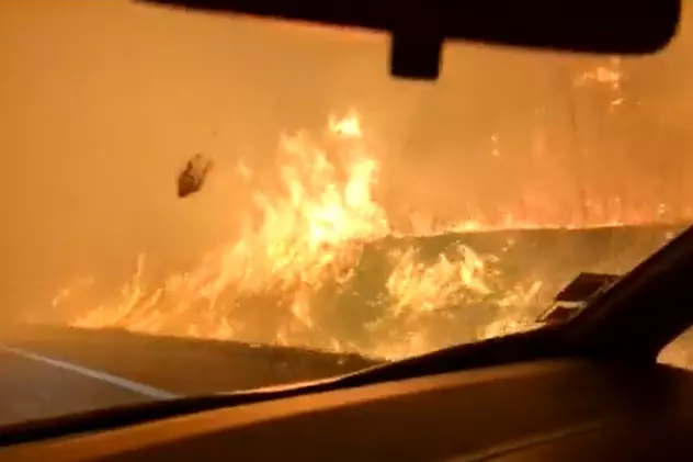 Imagini filmate în mijlocul flăcărilor de un șofer care trece printr-un incendiu uriaș de vegetație, în Portugalia