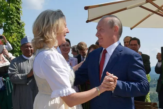 Karin Kneissl, ministrul austriac care a dansat cu Putin la nuntă, a părăsit țara din cauza amenințărilor cu moartea