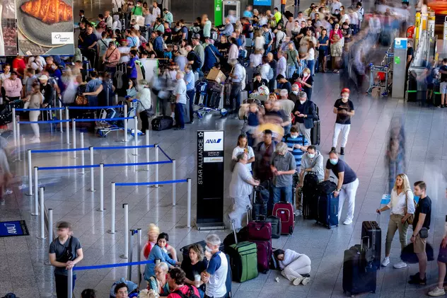 Operatorul aeroportului din Frankfurt avertizează că lipsa de personal ar putea însemna luni întregi de haos