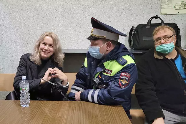Jurnalista Maria Ponomarenko a fost condamnată la şase ani de închisoare pentru „difuzarea de informaţii false”. Aceasta criticase invazia Rusiei în Ucraina