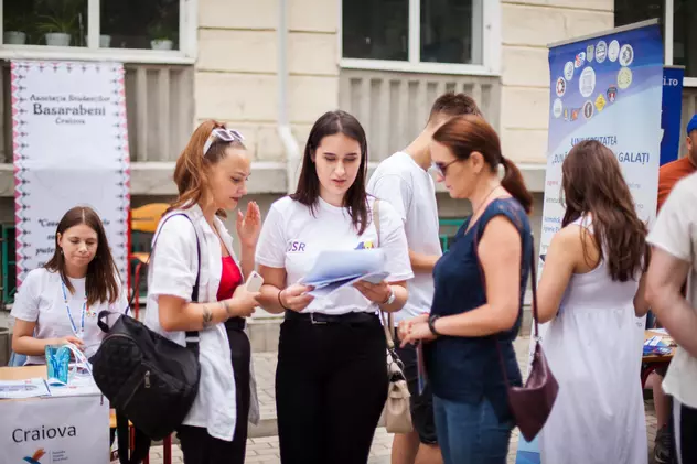 14.000 de tineri basarabeni studiază în România, un număr dublu de români pleacă la facultăți peste hotare. „Din om în om se transmite că ar fi studii de calitate”