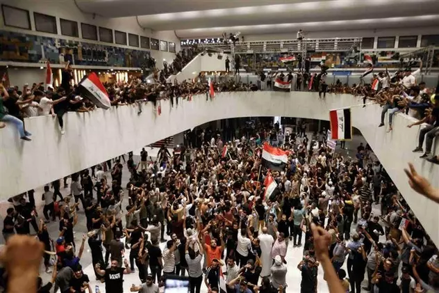 Criză politică în Irak: protestatarii au pătruns în Parlament, nemulțumiți de propunerea de premier a taberei politice adverse