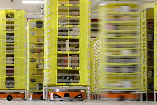 Amazon va folosi roboți complet autonomi pentru a crește siguranța angajaților din depozite
