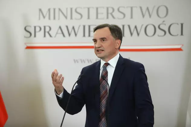 Ministrul justiției din Polonia cere pedeapsa cu închisoarea pentru cei care fac glume pe seama Bisericii Catolice