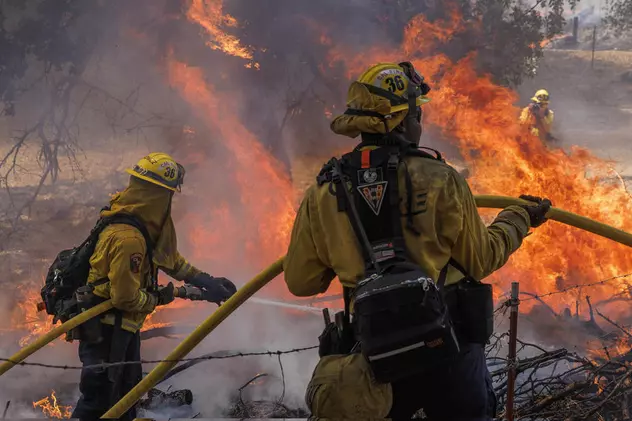 California declară stare de urgență din cauza unui incendiu puternic care amenință Parcul Național Yosemite