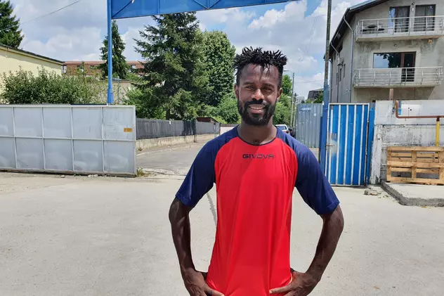 Venit în urmă cu patru ani în România pentru o viață mai bună, Serge, un tânăr camerunez, a descoperit rapid ceva în neregulă pe aici: „Nu se prea plătesc salariile la timp”