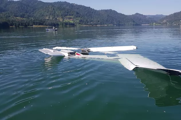 Un avion de mici dimensiuni cu doi oameni la bord s-a prăbușit în Lacul Colibiţa. Pilotul a murit