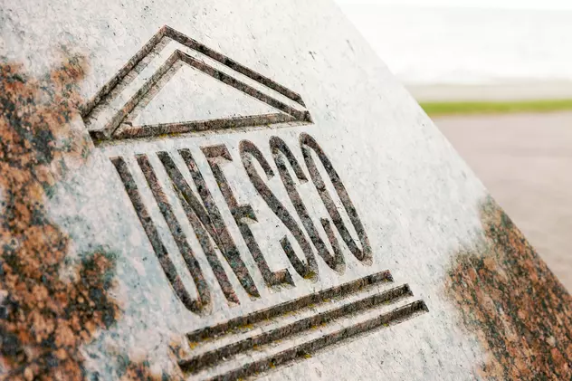 Care sunt țările cu cele mai multe sit-uri UNESCO - Sigla UNESCO
