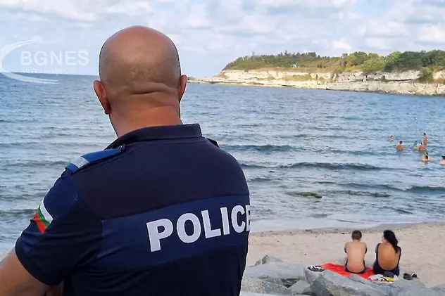 Mină descoperită de copii care căutau rapane, pe plaja din Țarevo, în Bulgaria