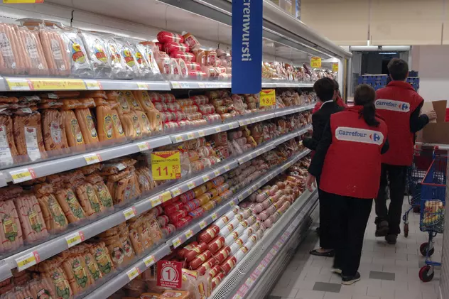 Carrefour va îngheța prețurile pentru 100 de produse în Franța, nu și în România. Explicația companiei