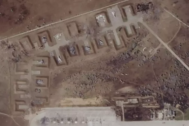 Imaginile din satelit arată distrugeri masive la baza aeriană rusă din Crimeea. Rusia a negat că a fost un atac
