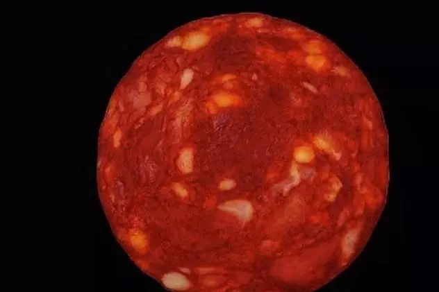 Un om de știință a prezentat o felie de chorizo drept imaginea unei stele îndepărtate. Ce explicație a dat după câteva zile