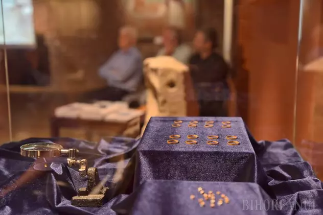 Un tezaur cu 169 de inele de aur, unic în Europa, a fost descoperit lângă Oradea