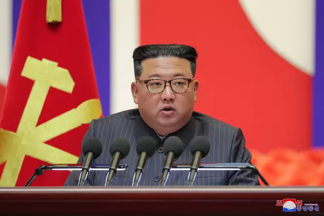 Kim Jong-un s-a îmbolnăvit „grav” în timpul epidemiei de COVID din Coreea de Nord, dezvăluie sora lui