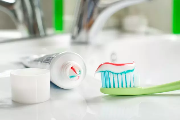 Istoria periuței și pastei de dinți