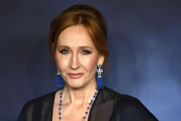 Scriitoarea britanică J.K. Rowling a primit amenințări cu moartea după ce și-a exprimat sprijinul pentru Salman Rushdie