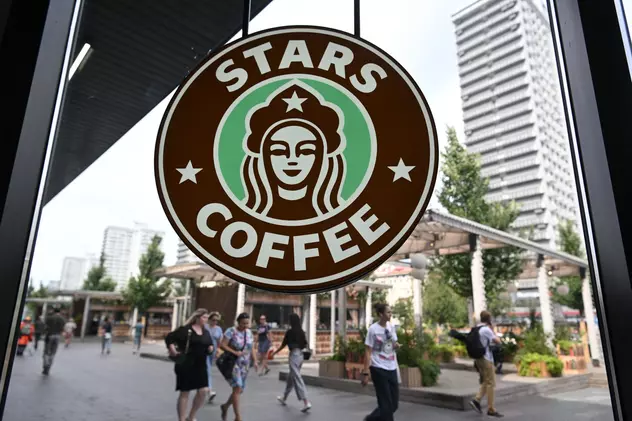 Starbucks "de Rusia" a deschis primul magazin în Moscova. Ce apare pe noul logo al lanțului de cafenele, preluat de un rapper pro-Kremlin