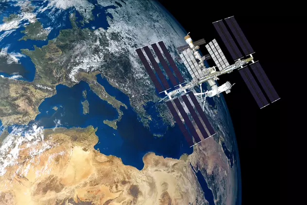 Staţia Spaţială Internaţională - Imagine spectaculoasă cu ISS deasupra Mării Mediterane